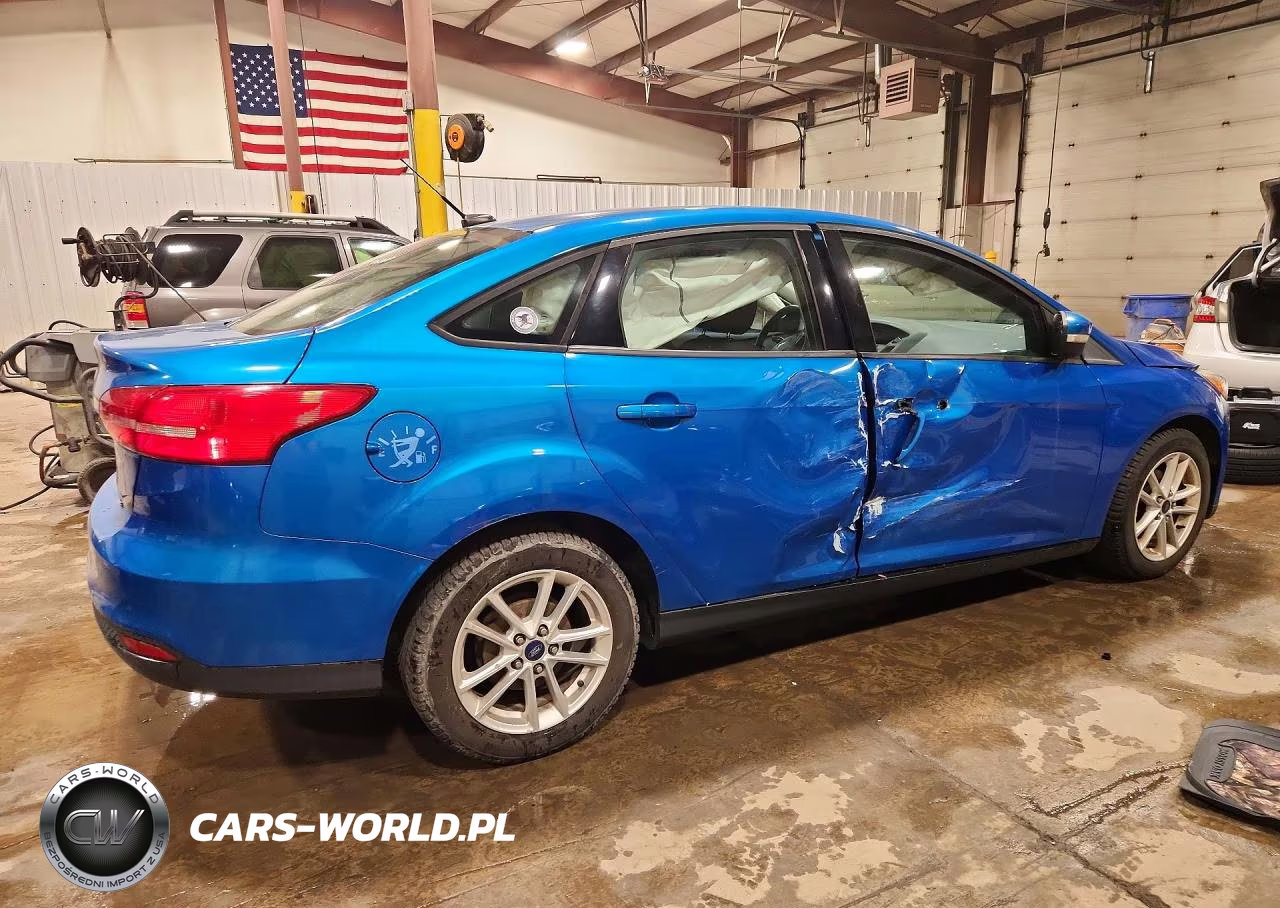 2016 Ford Focus Se VIN:1FADP3F25GL354800 - 3