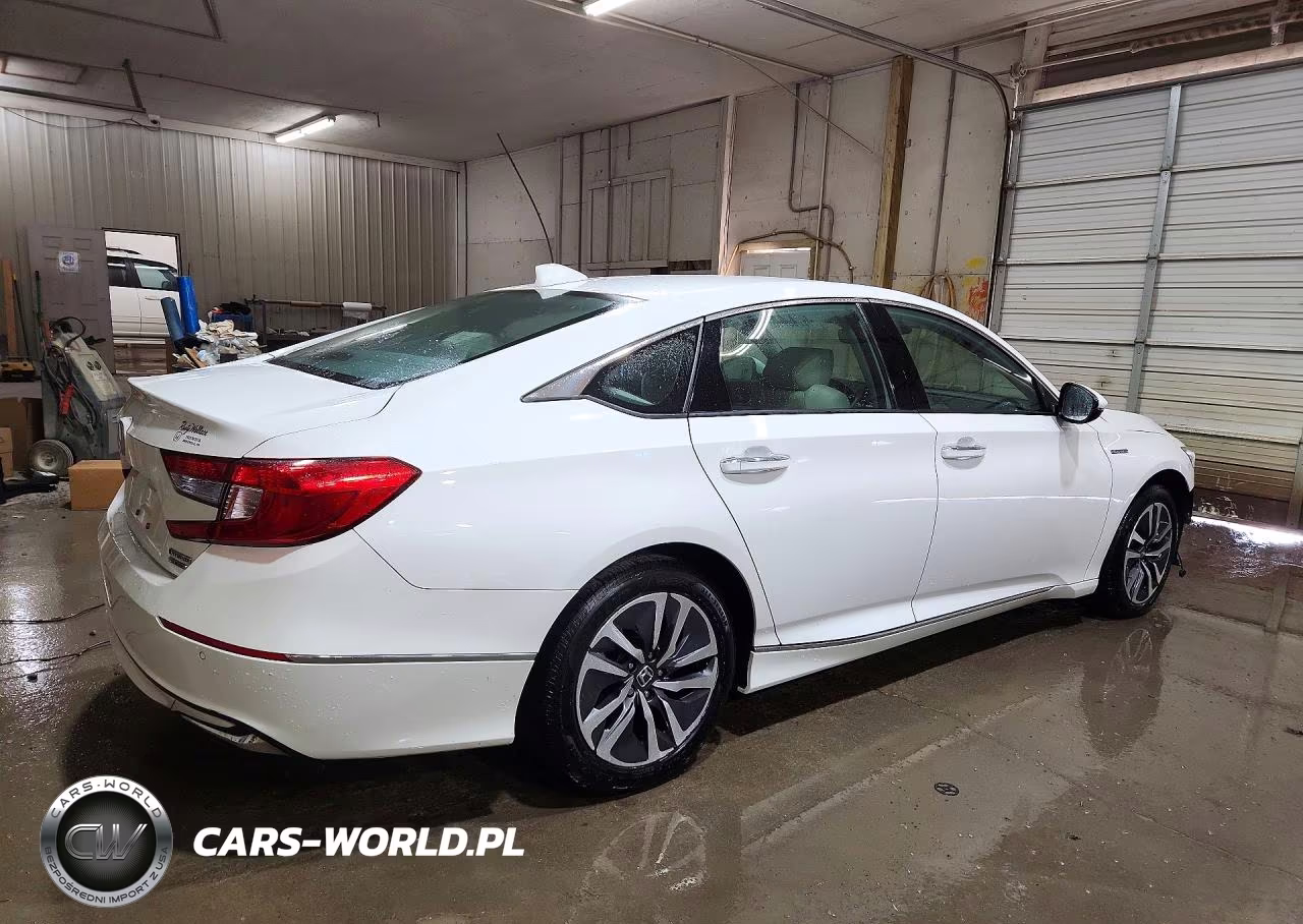 2018 Honda Accord Touring Hybrid VIN:1HGCV3F97JA002346 - 3