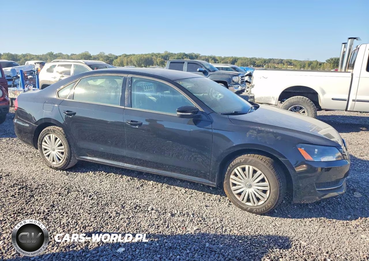 2014 Volkswagen Passat S VIN:1VWAH7A39EC054267 - 4