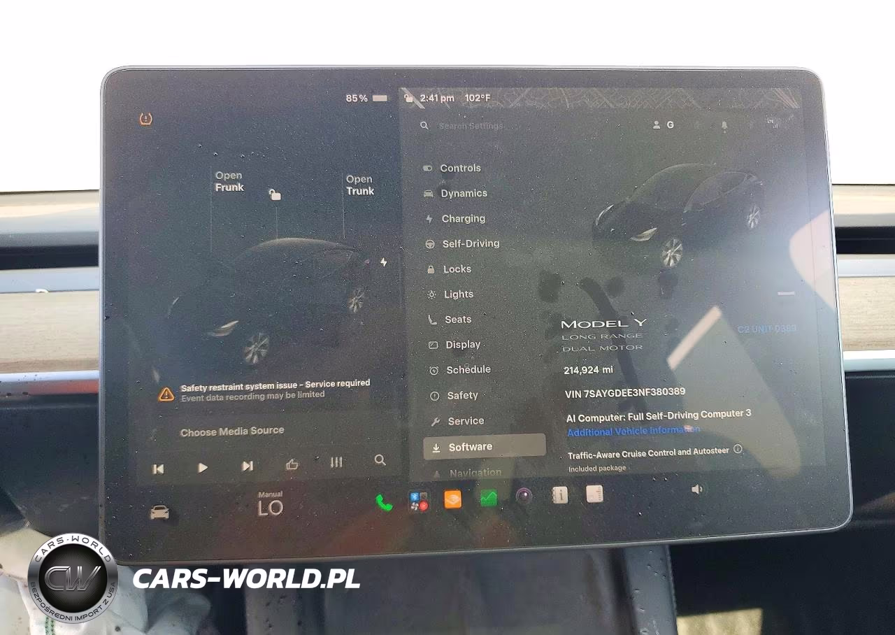 2022 Tesla Model Y VIN:7SAYGDEE3NF380389 - 9