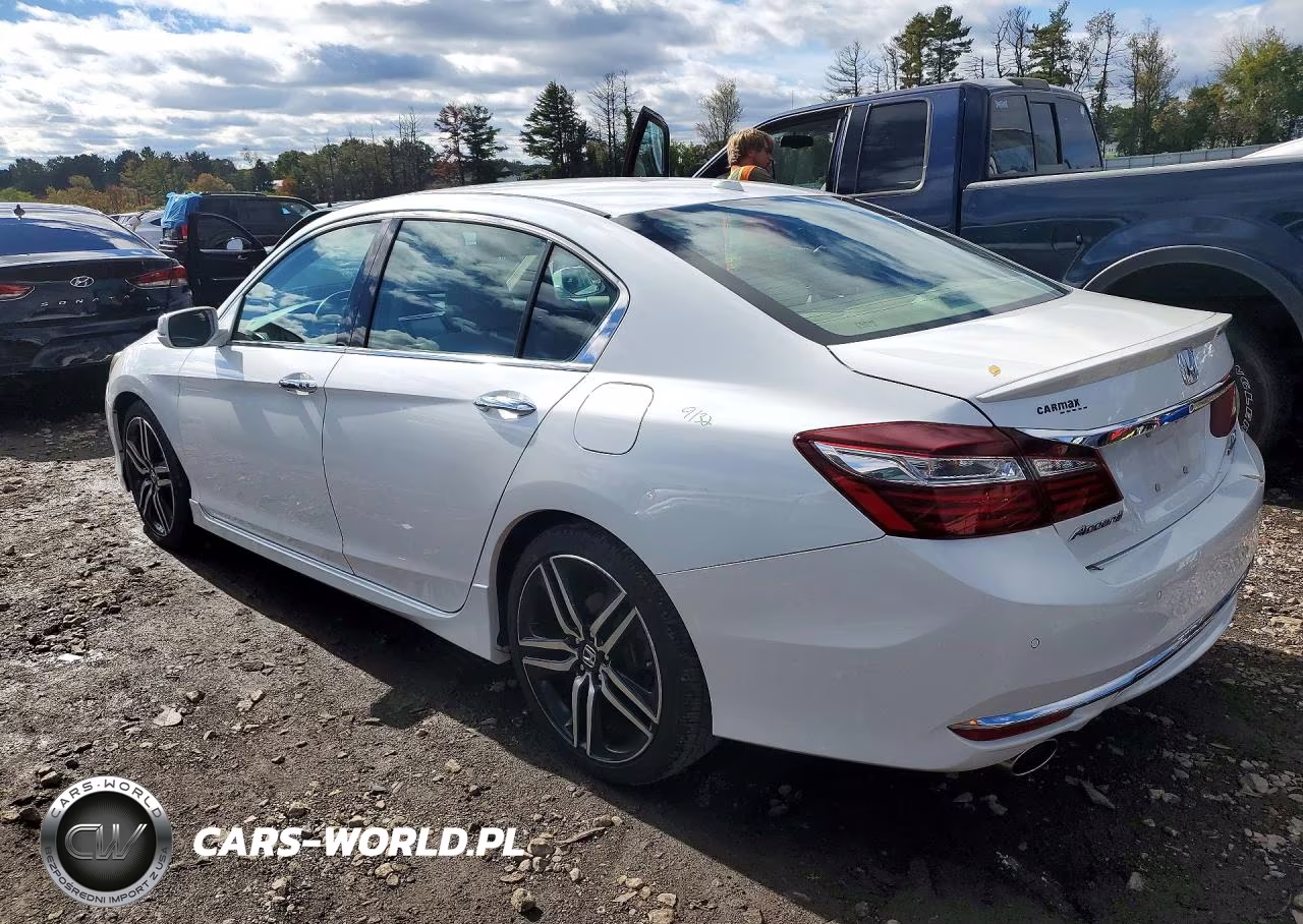 2017 Honda Accord Touring VIN:1HGCR3F90HA018015 - 2