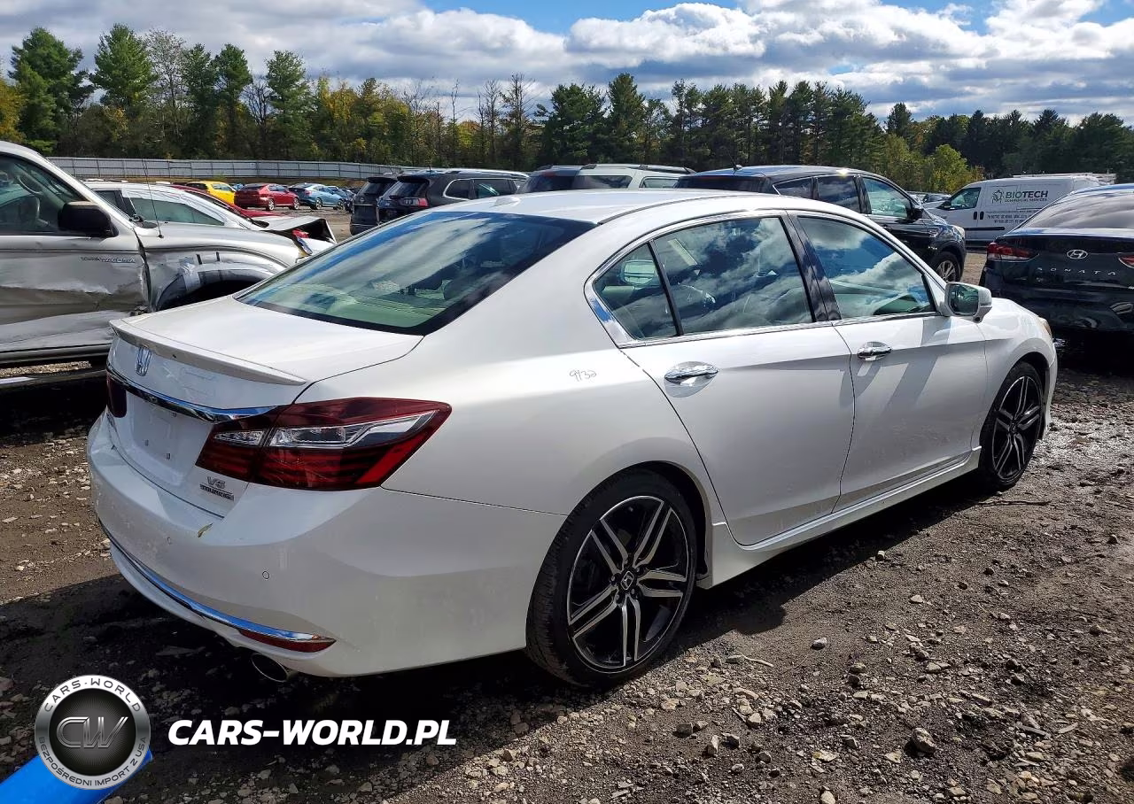 2017 Honda Accord Touring VIN:1HGCR3F90HA018015 - 3