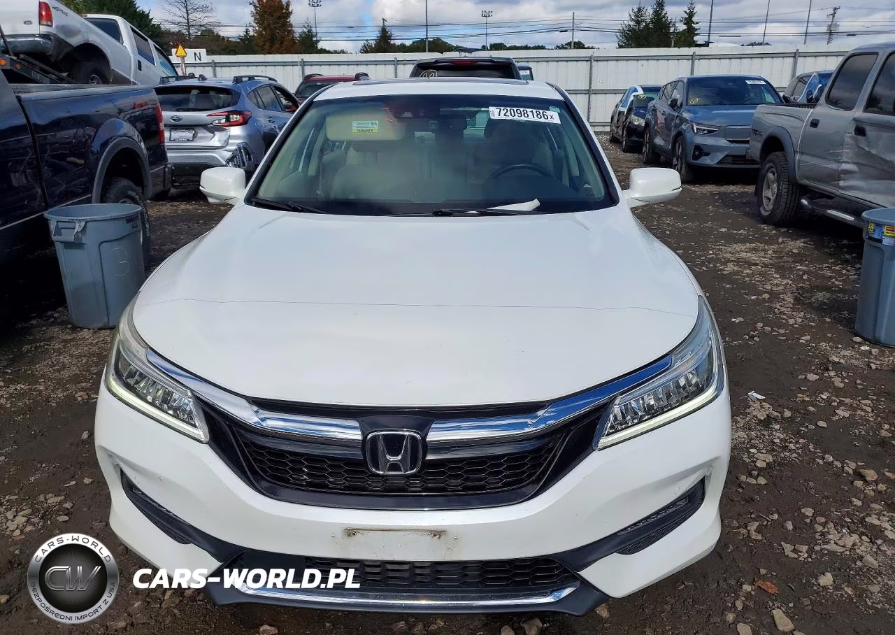2017 Honda Accord Touring VIN:1HGCR3F90HA018015 - 5