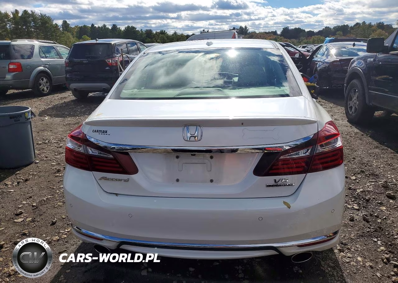 2017 Honda Accord Touring VIN:1HGCR3F90HA018015 - 6