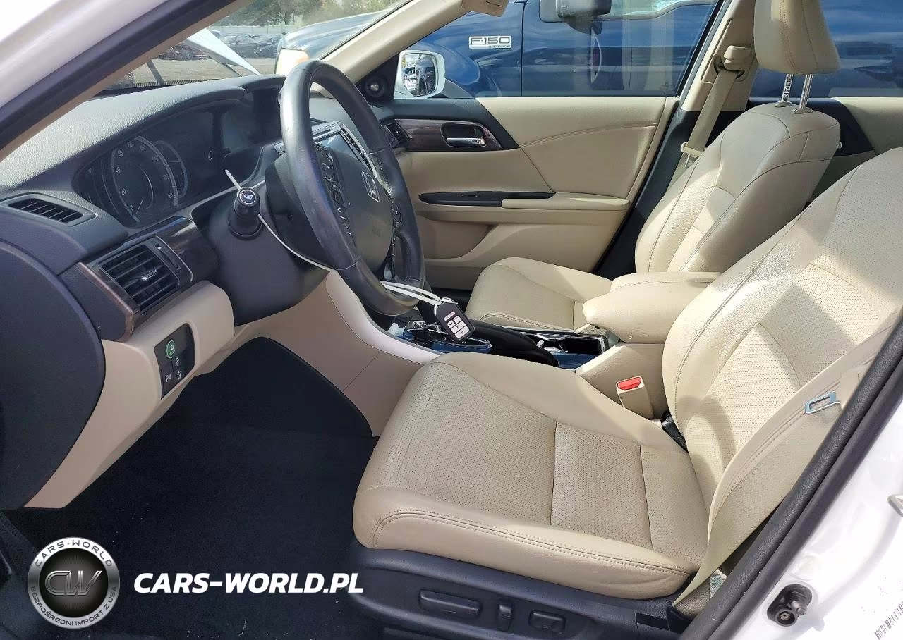 2017 Honda Accord Touring VIN:1HGCR3F90HA018015 - 7