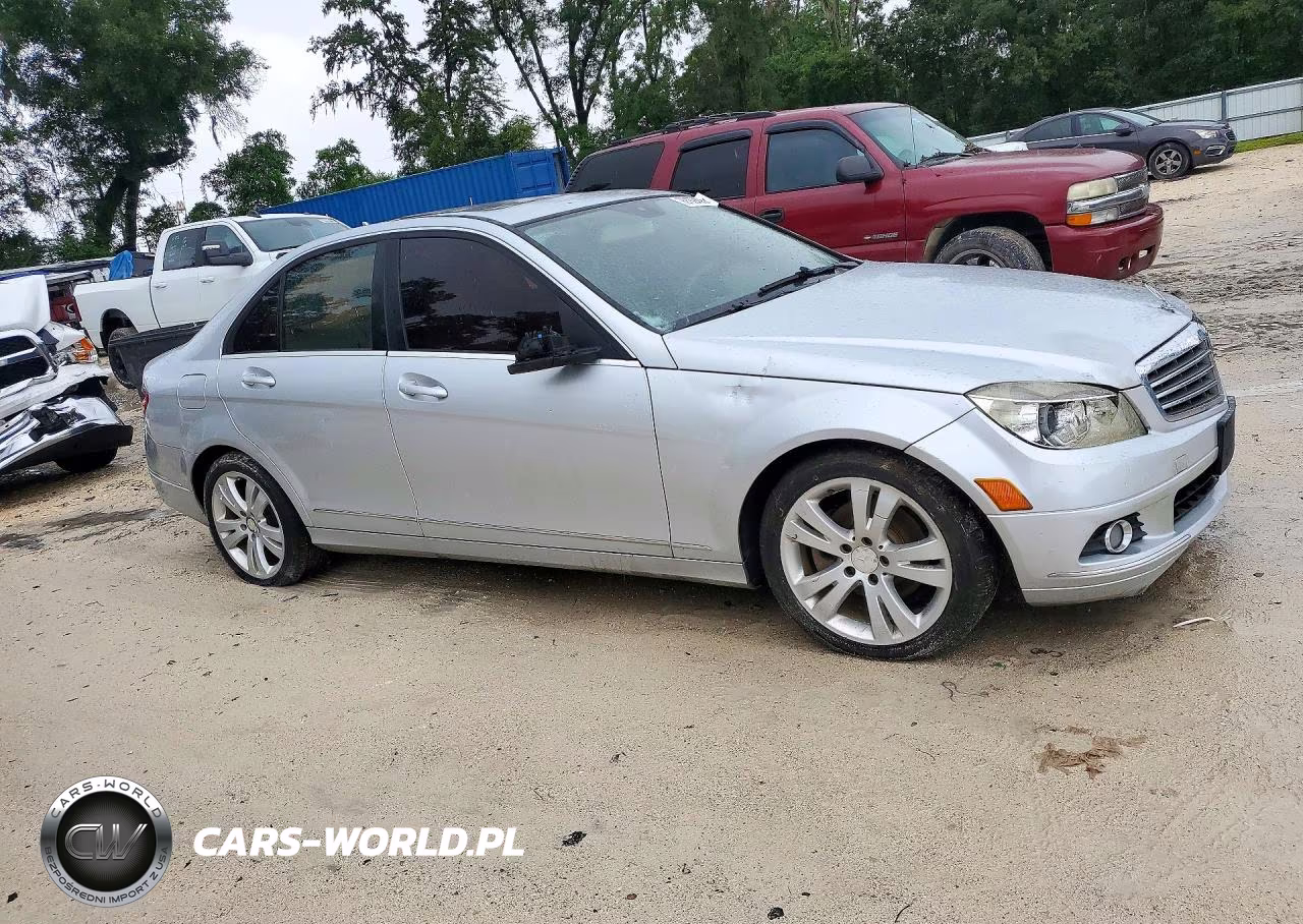 2011 Mercedes-Benz C 300 VIN:WDDGF5EB2BA471011 - 4