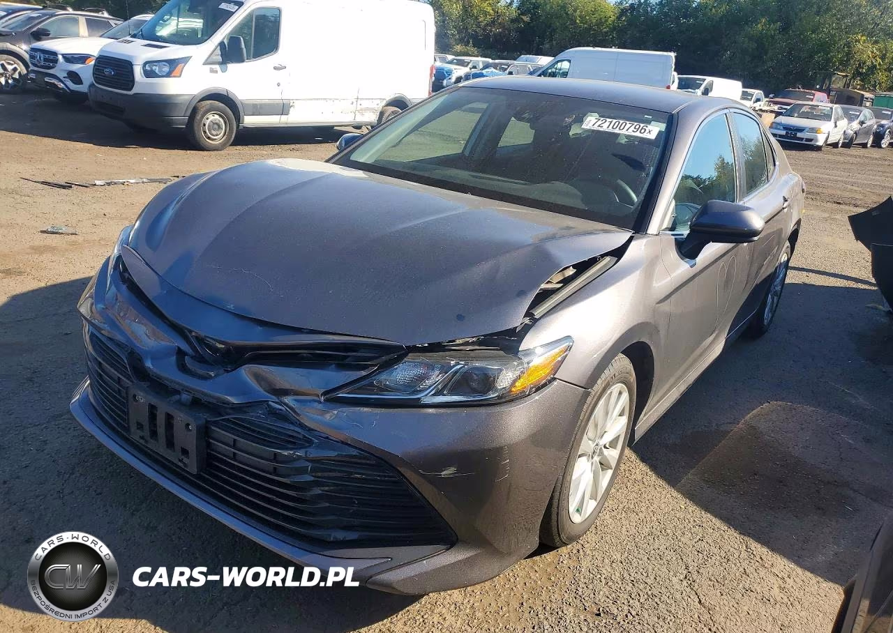 2020 Toyota Camry Le – zdjęcie 1 z 12