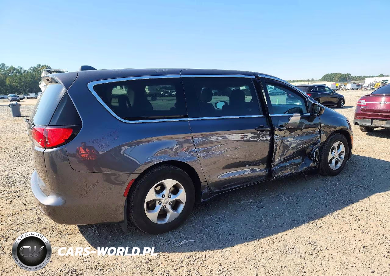 2017 Chrysler Pacifica Lx VIN:2C4RC1CGXHR657631 - 3