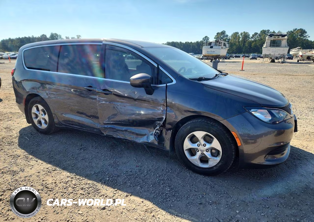 2017 Chrysler Pacifica Lx VIN:2C4RC1CGXHR657631 - 4