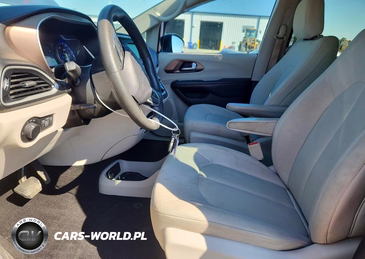 2017 Chrysler Pacifica Lx VIN:2C4RC1CGXHR657631 - 7
