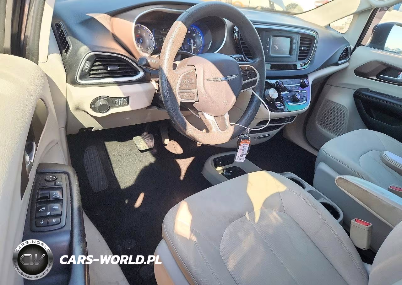 2017 Chrysler Pacifica Lx VIN:2C4RC1CGXHR657631 - 8