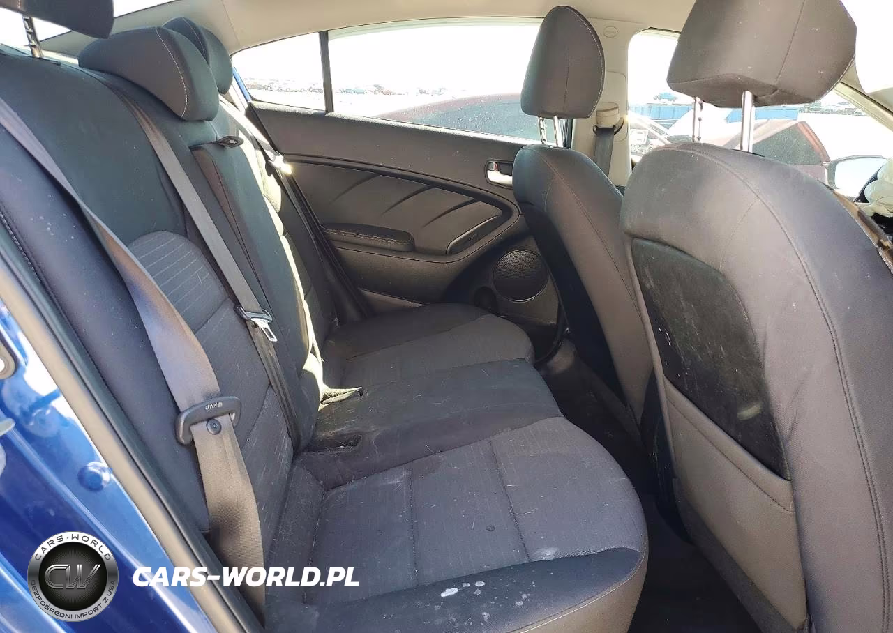 2018 Kia Forte VIN:3KPFL4A77JE234729 - 10