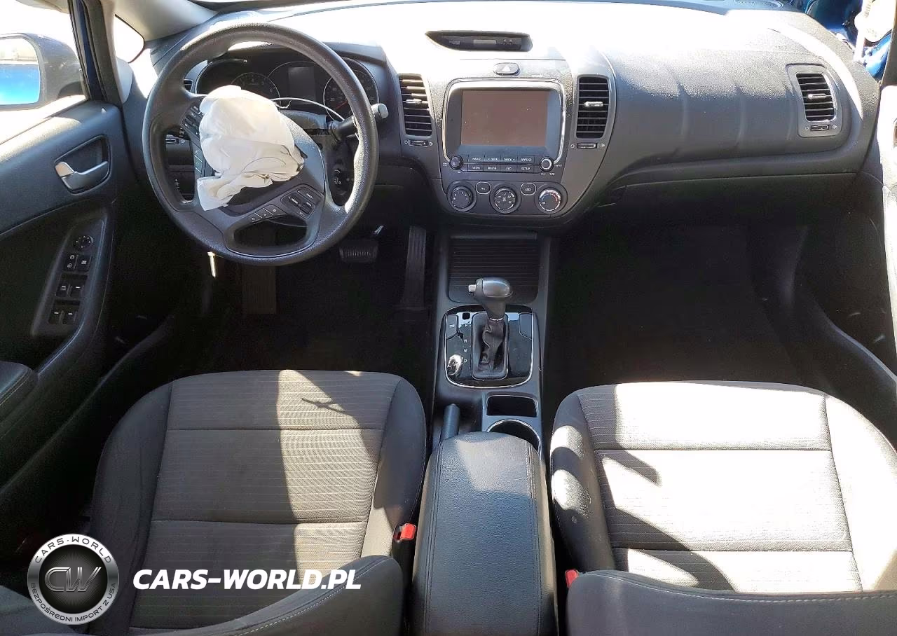2018 Kia Forte VIN:3KPFL4A77JE234729 - 8
