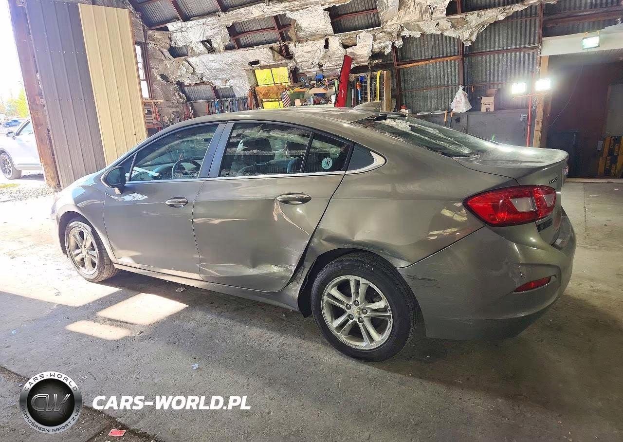 2018 Chevrolet Cruze Lt VIN:1G1BE5SMXJ7123880 - 2
