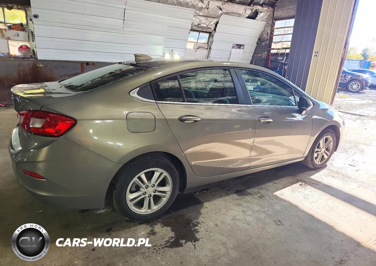2018 Chevrolet Cruze Lt VIN:1G1BE5SMXJ7123880 - 3