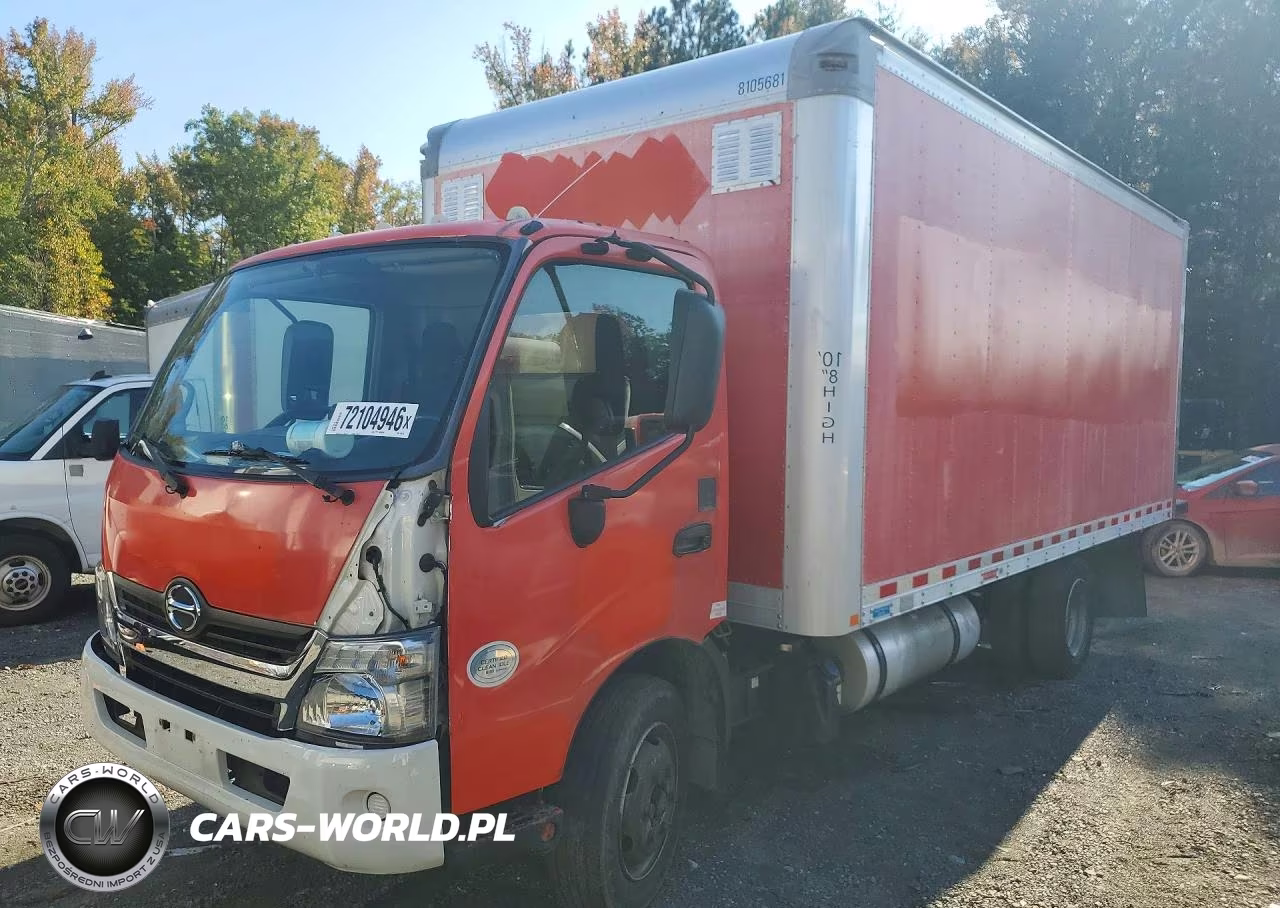 2017 Hino 195 Box Truck