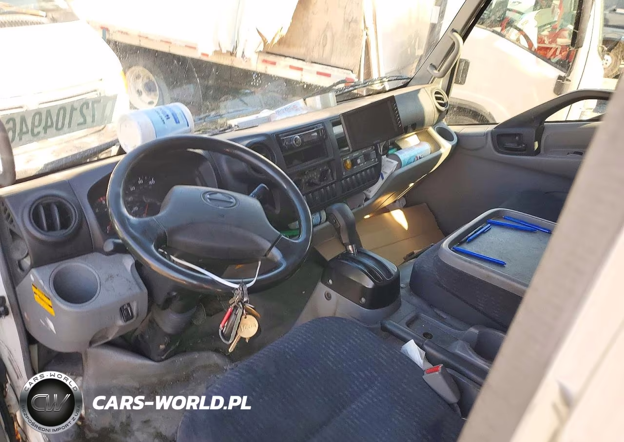 2017 Hino 195 Box Truck VIN:JHHSDM2H1HK005793 - 8