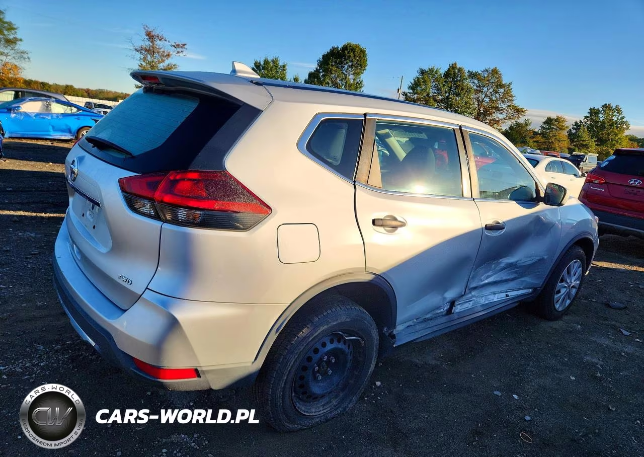 2019 Nissan Rogue S VIN:5N1AT2MV4KC748325 - 3