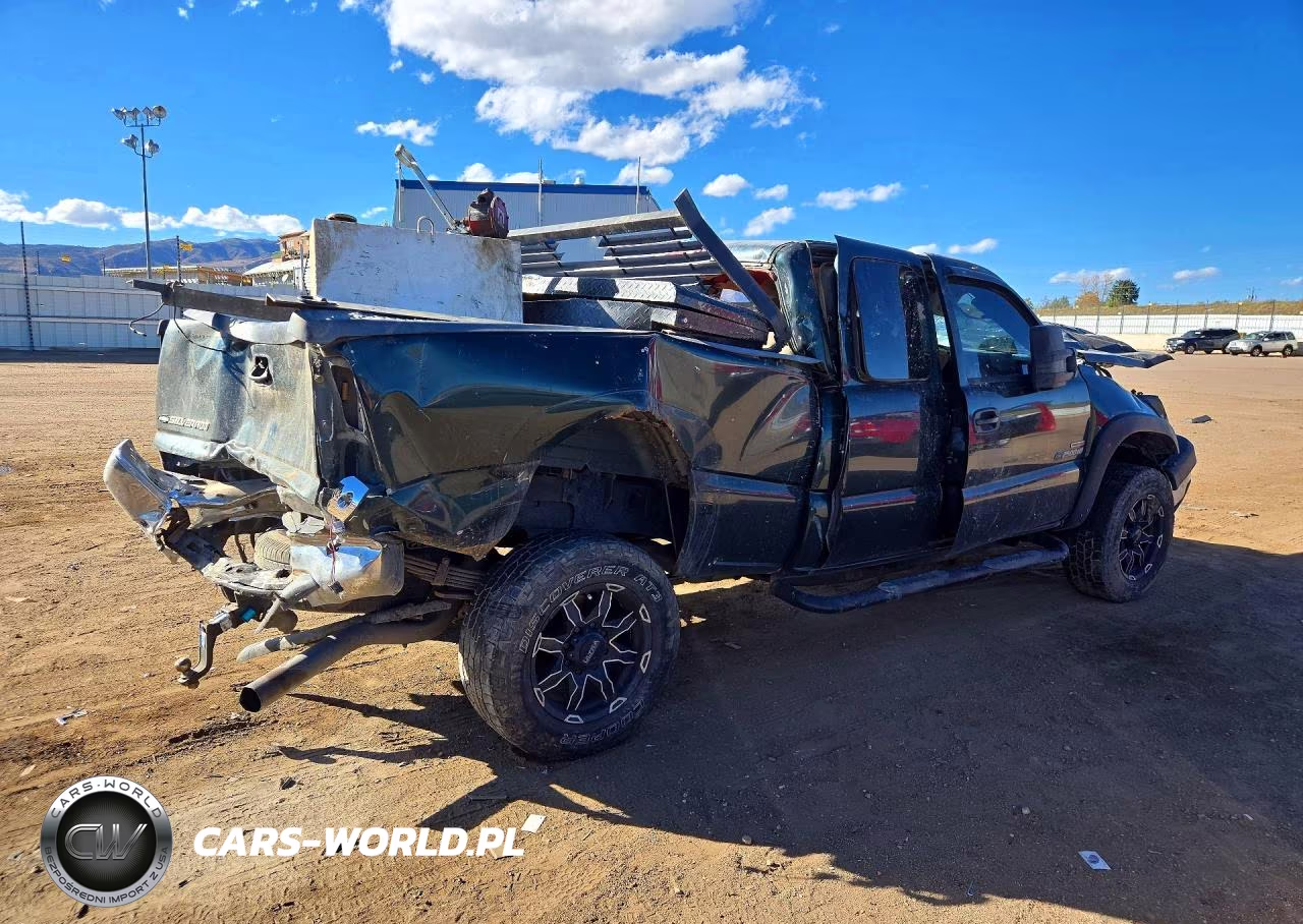 2006 Chevrolet Silverado K2500 Heavy Duty VIN:1GCHK29296E121120 - 3