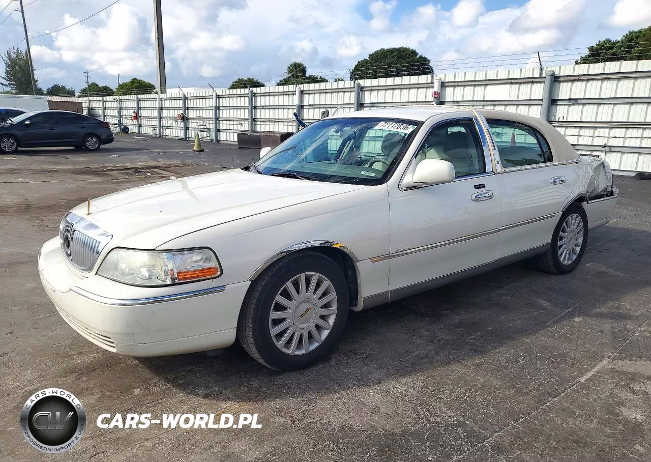 2005 Lincoln Town Car Signature