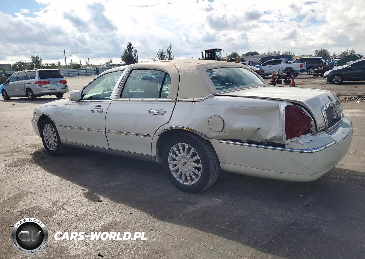 2005 Lincoln Town Car Signature VIN:1LNHM81W75Y649243 - 2