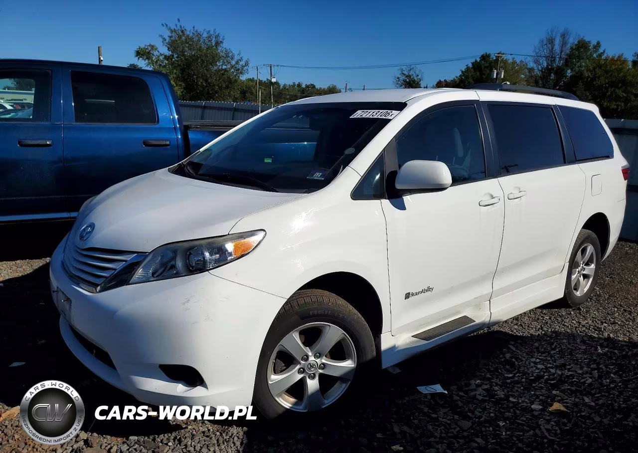 2017 Toyota Sienna Le – zdjęcie 1 z 13