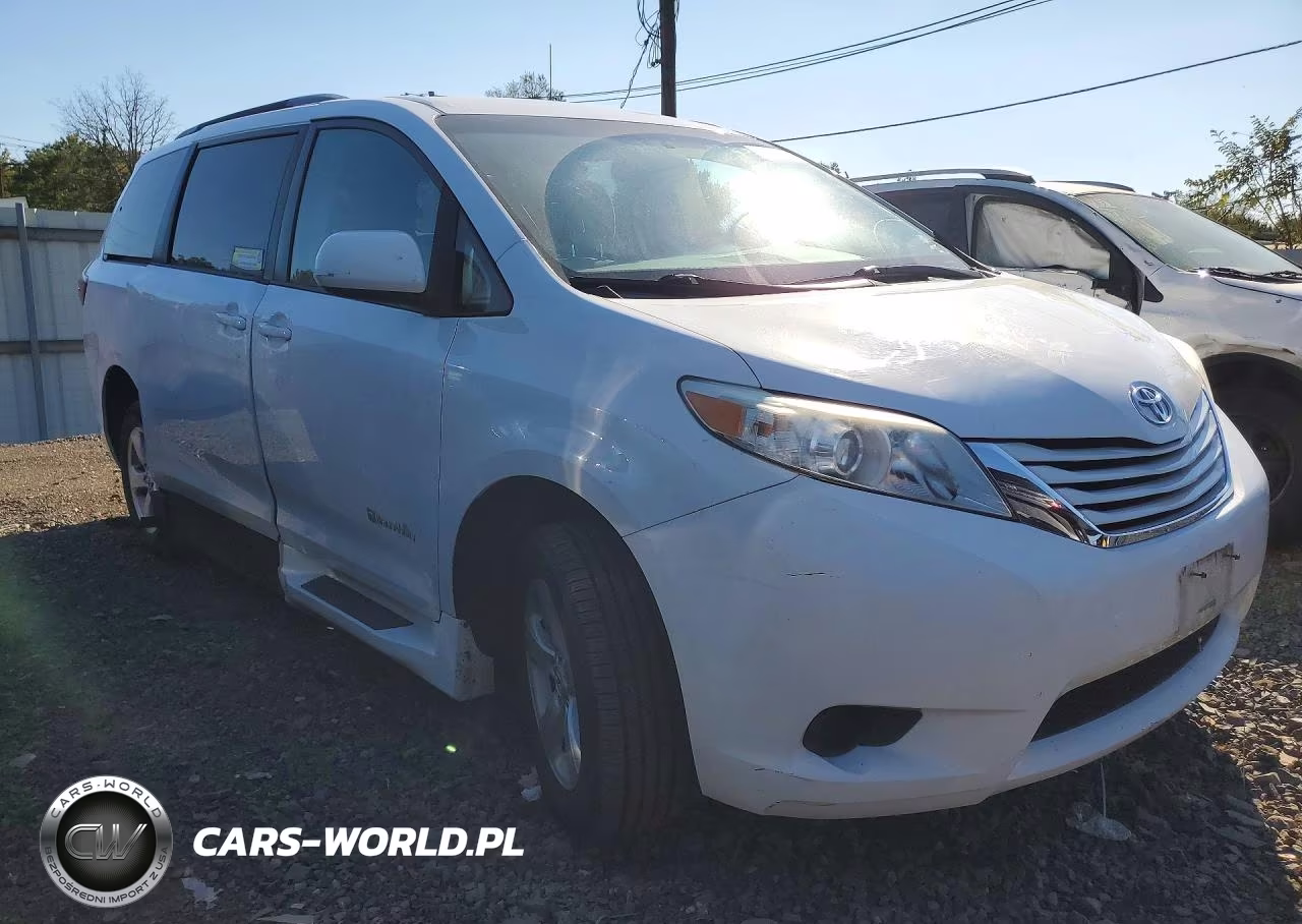 2017 Toyota Sienna Le VIN:5TDKZ3DC3HS876493 - 4