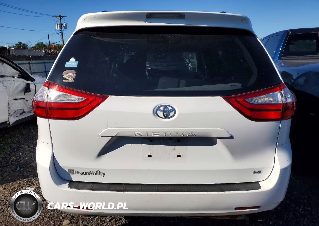 2017 Toyota Sienna Le VIN:5TDKZ3DC3HS876493 - 6