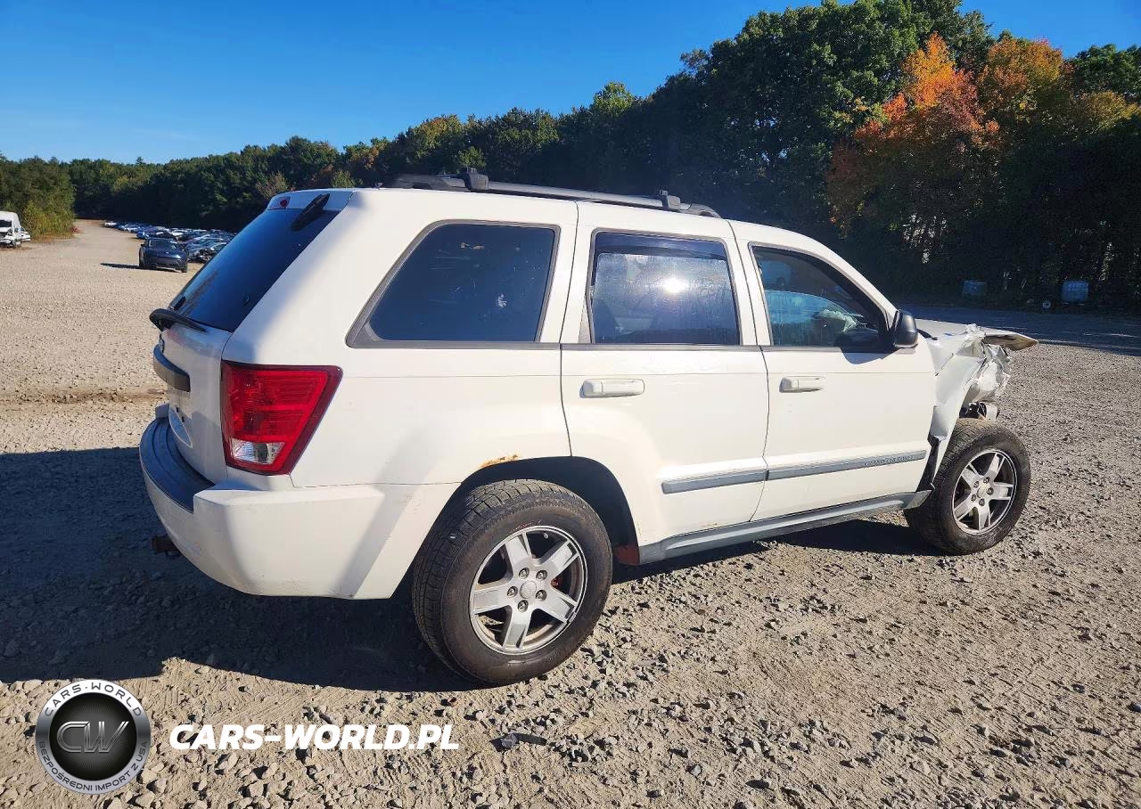 2007 Jeep Grand Cherokee Laredo VIN:1J8GR48K17C606085 - 3