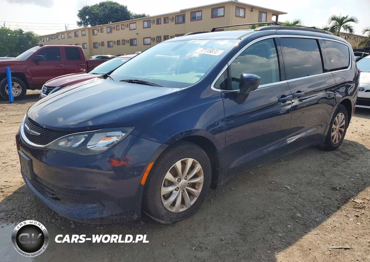 2017 Chrysler Pacifica Touring VIN:2C4RC1DG1HR571915 - 1