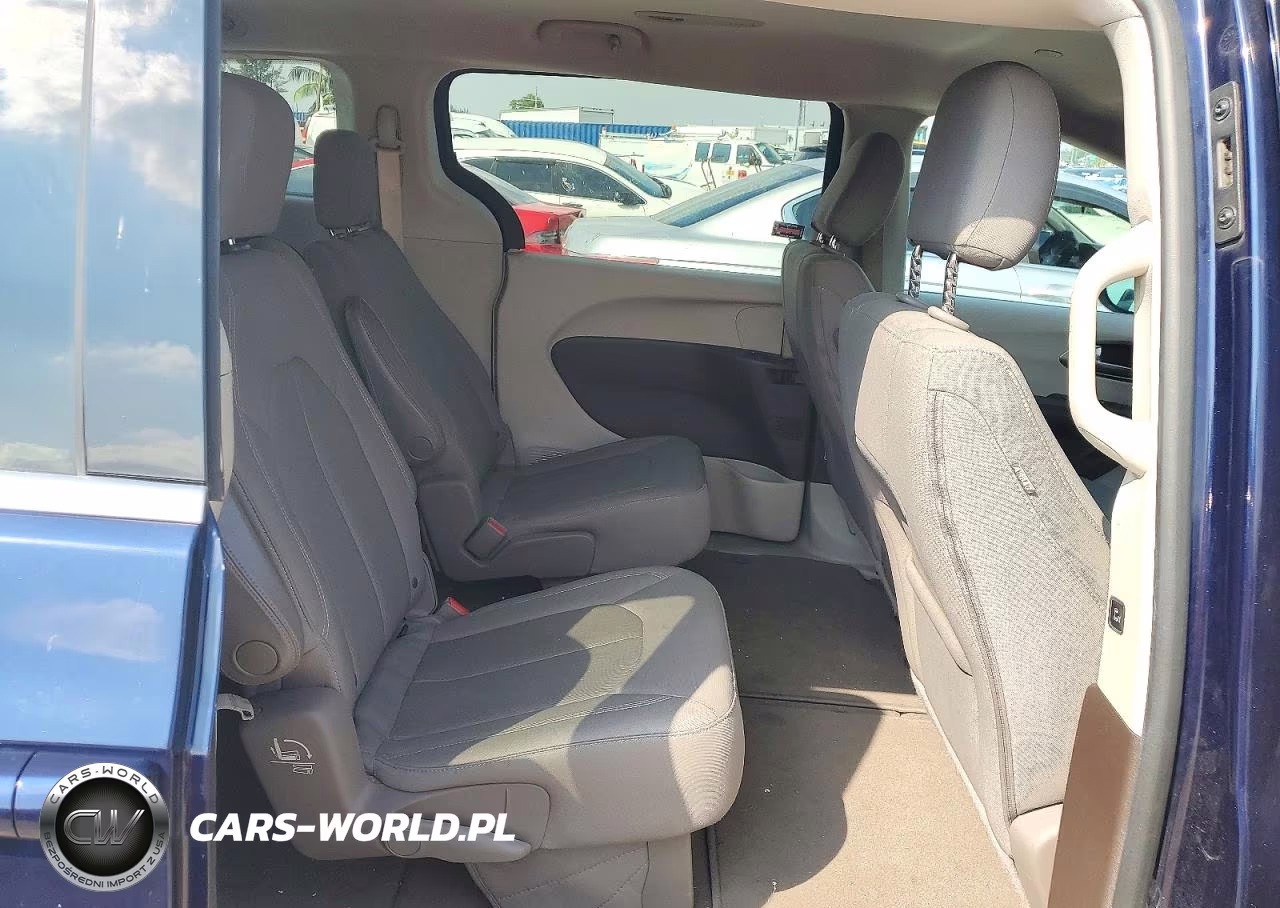 2017 Chrysler Pacifica Touring VIN:2C4RC1DG1HR571915 - 11