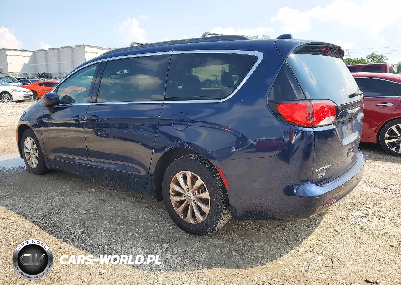 2017 Chrysler Pacifica Touring VIN:2C4RC1DG1HR571915 - 2