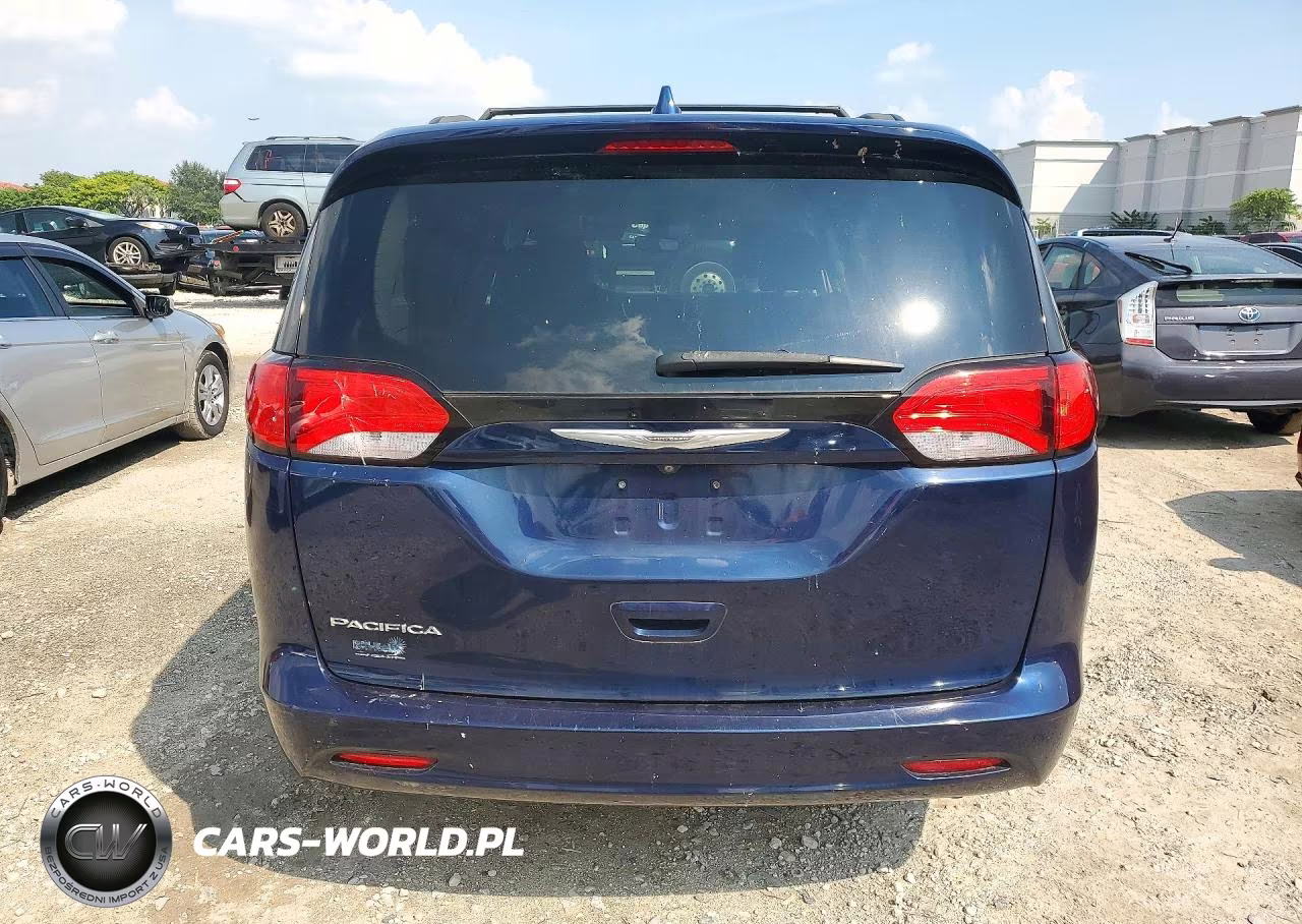 2017 Chrysler Pacifica Touring VIN:2C4RC1DG1HR571915 - 6