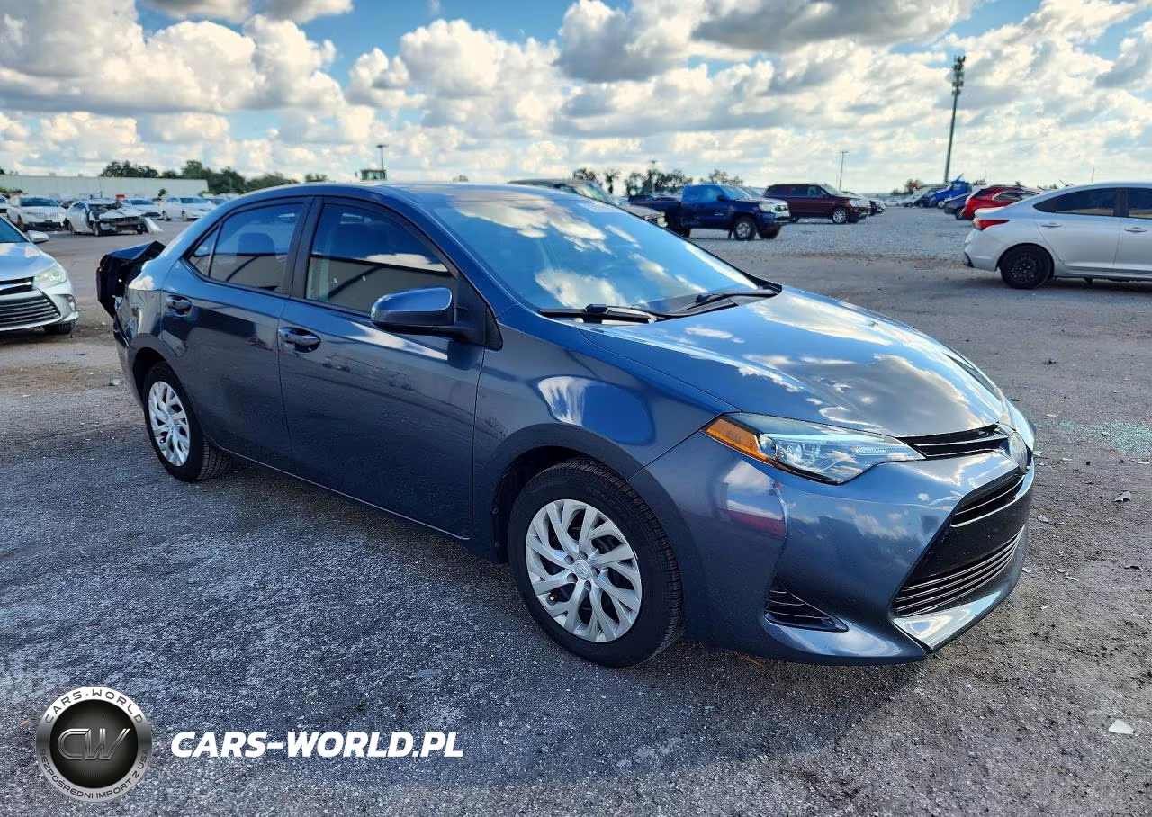 2018 Toyota Corolla Le VIN:5YFBURHE9JP837144 - 4