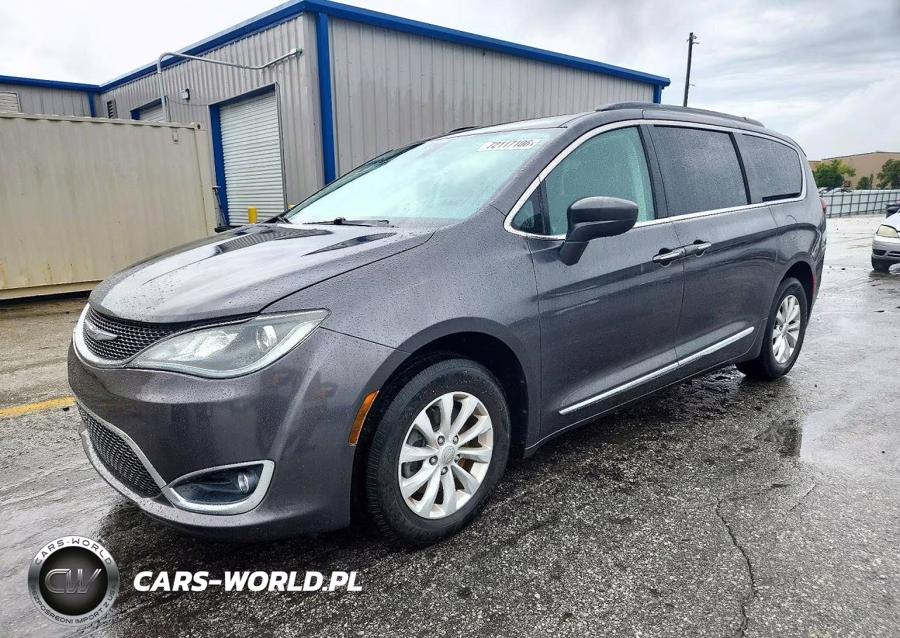 2017 Chrysler Pacifica Touring L VIN:2C4RC1BG5HR667436 - 1