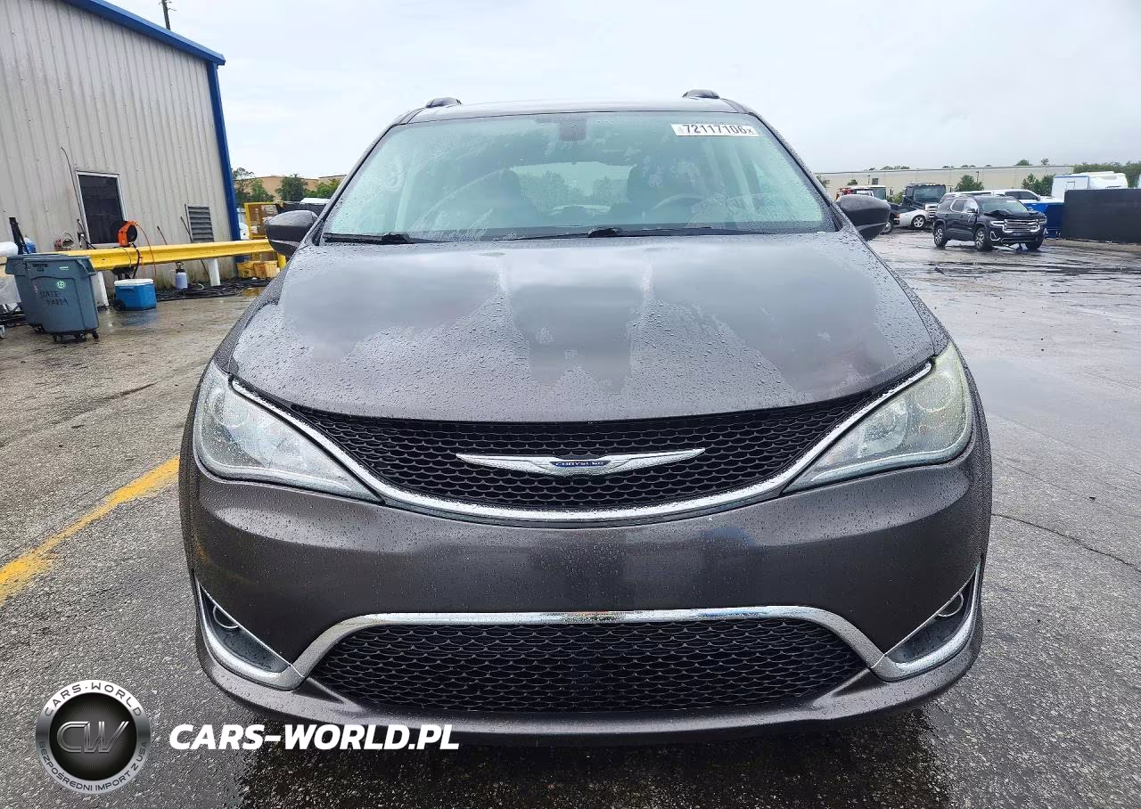 2017 Chrysler Pacifica Touring L VIN:2C4RC1BG5HR667436 - 5
