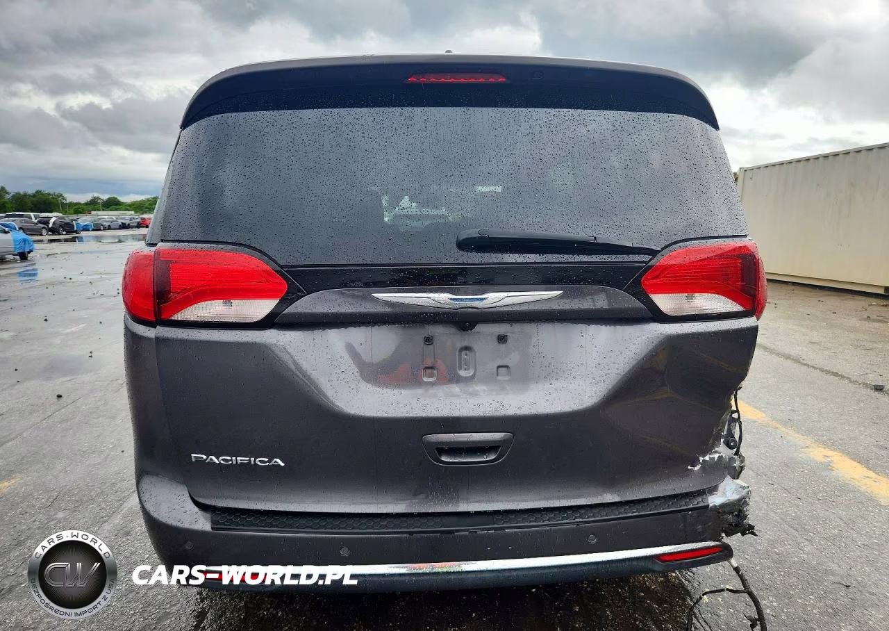 2017 Chrysler Pacifica Touring L VIN:2C4RC1BG5HR667436 - 6