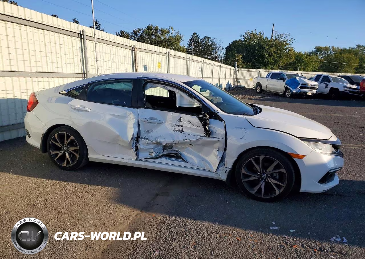 2019 Honda Civic Sport VIN:2HGFC2F81KH596973 - 4