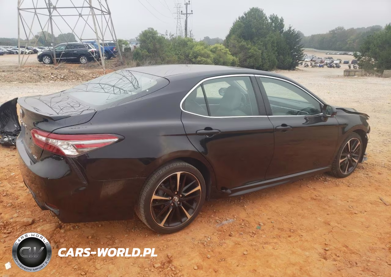 2018 Toyota Camry Xse VIN:4T1B61HK9JU502613 - 3