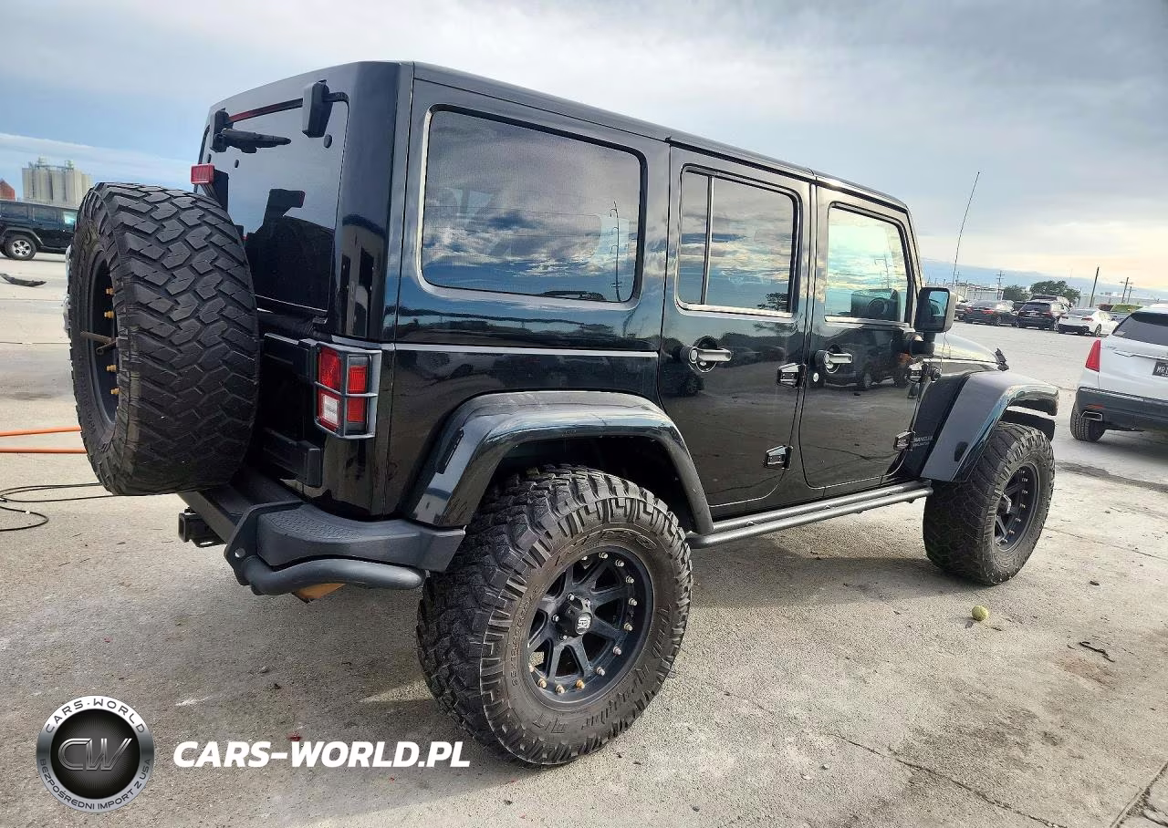 2013 Jeep Wrangler Unlimited Sahara VIN:1C4HJWEG5DL580603 - 3