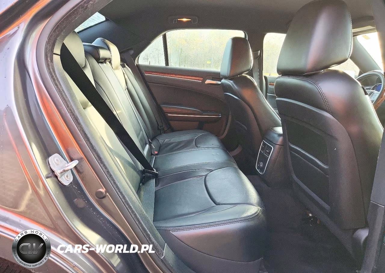 2014 Chrysler 300 VIN:2C3CCARG8EH328784 - 10