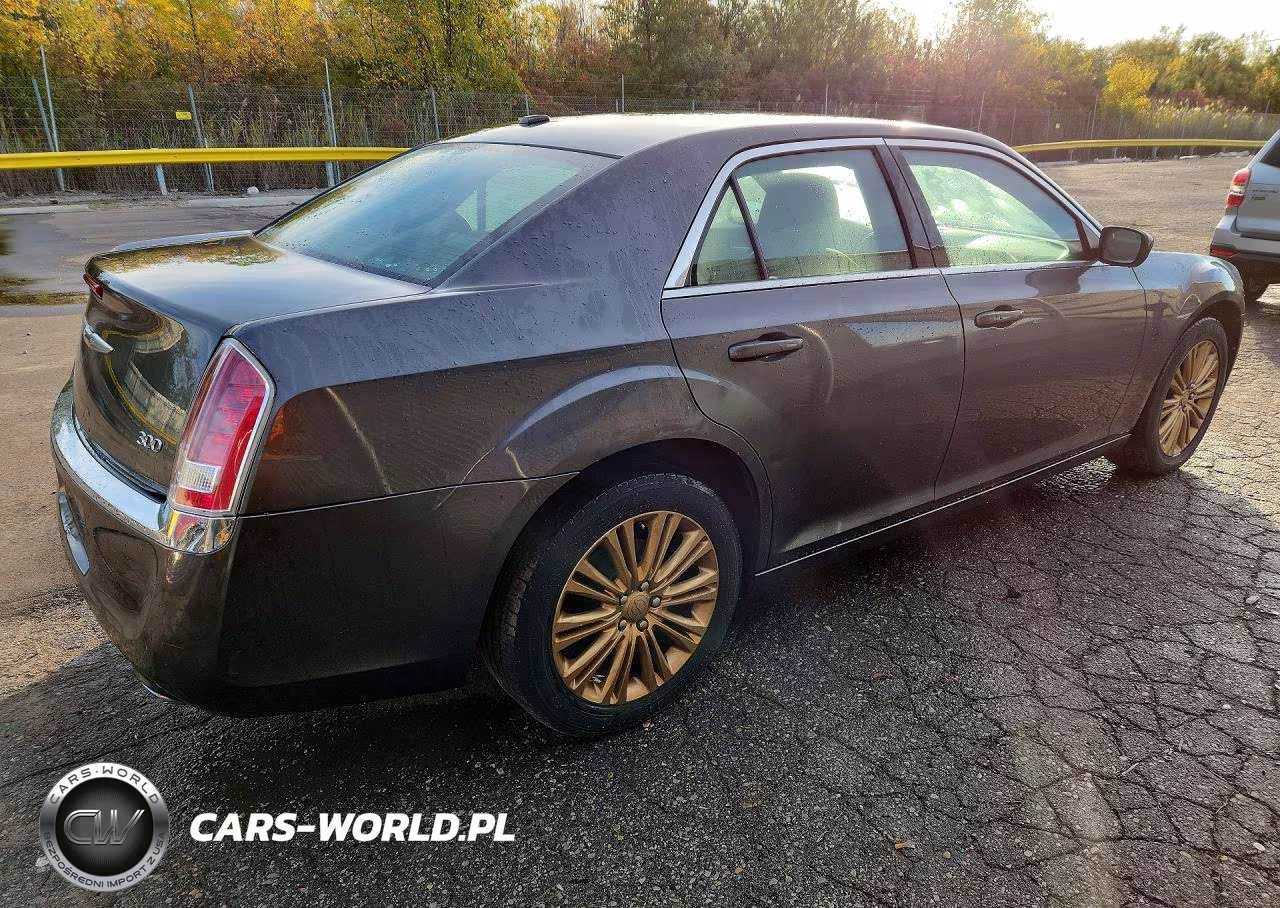 2014 Chrysler 300 VIN:2C3CCARG8EH328784 - 3
