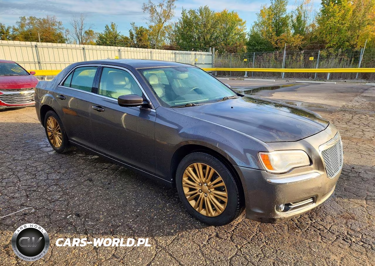 2014 Chrysler 300 VIN:2C3CCARG8EH328784 - 4