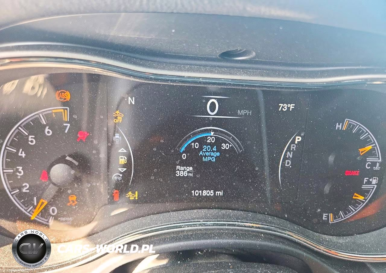 2018 Jeep Grand Cherokee Overland VIN:1C4RJECG7JC442641 - 9