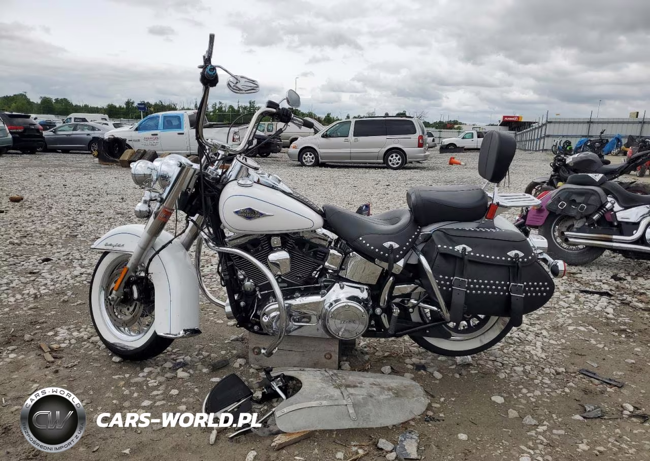 2013 Harley-Davidson Flstc Heritage Softail Classic VIN:1HD1BWV15DB032941 - 3