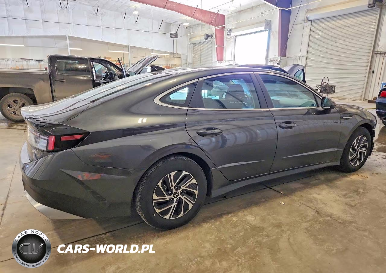 2026 Hyundai Sonata Hybrid Blue VIN:KMHL24JJ8TA183597 - 3