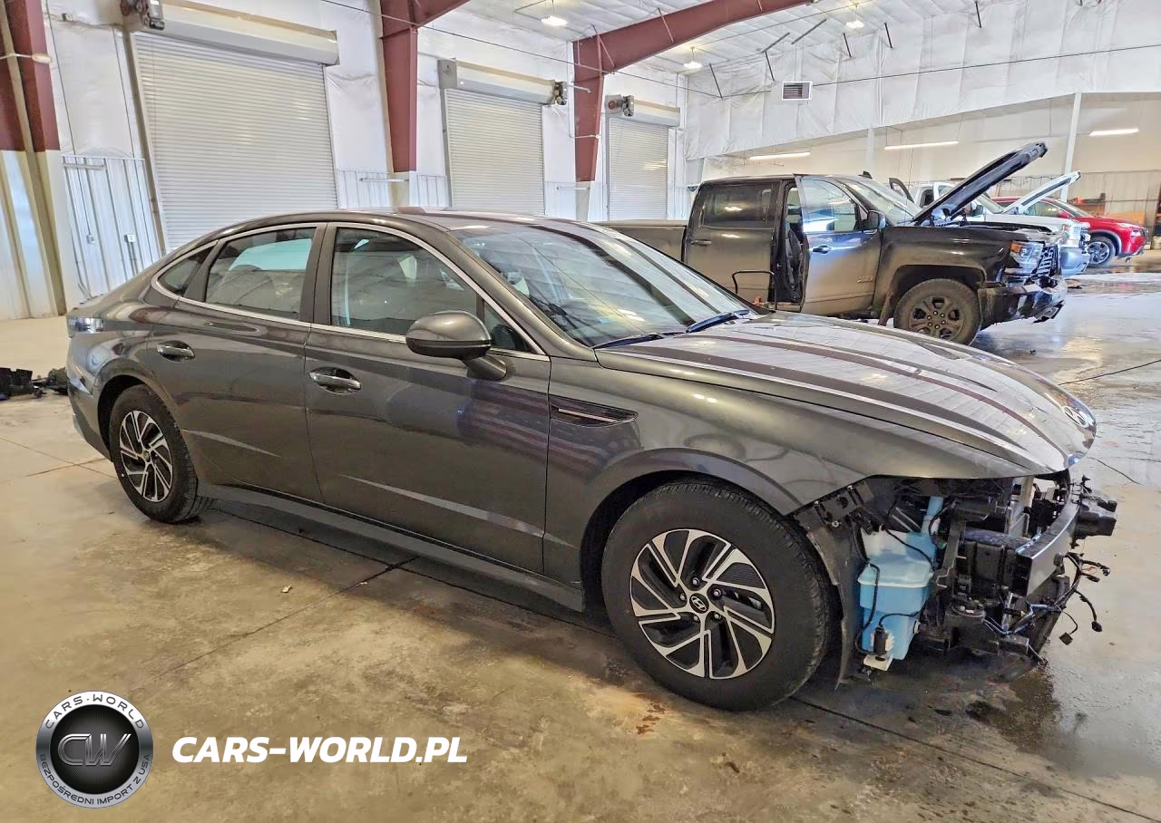 2026 Hyundai Sonata Hybrid Blue VIN:KMHL24JJ8TA183597 - 4