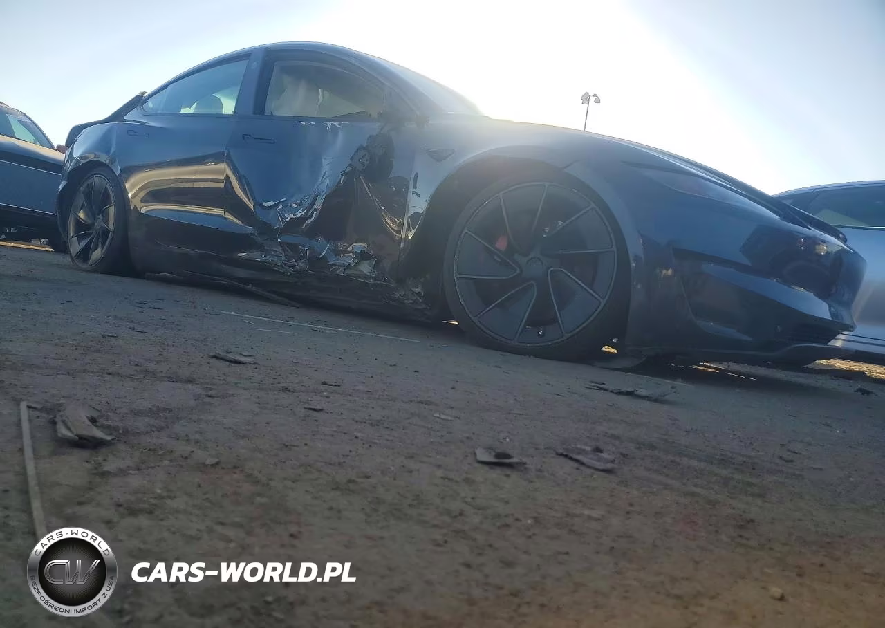 2025 Tesla Model 3 VIN:5YJ3E1ET0SF926510 - 4
