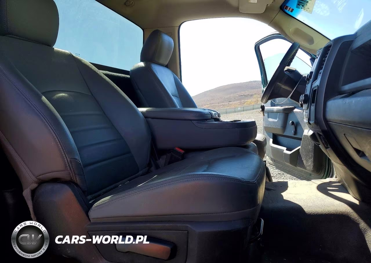 2019 Ram 1500 Classic Tradesman VIN:3C6JR7DT4KG668672 - 10