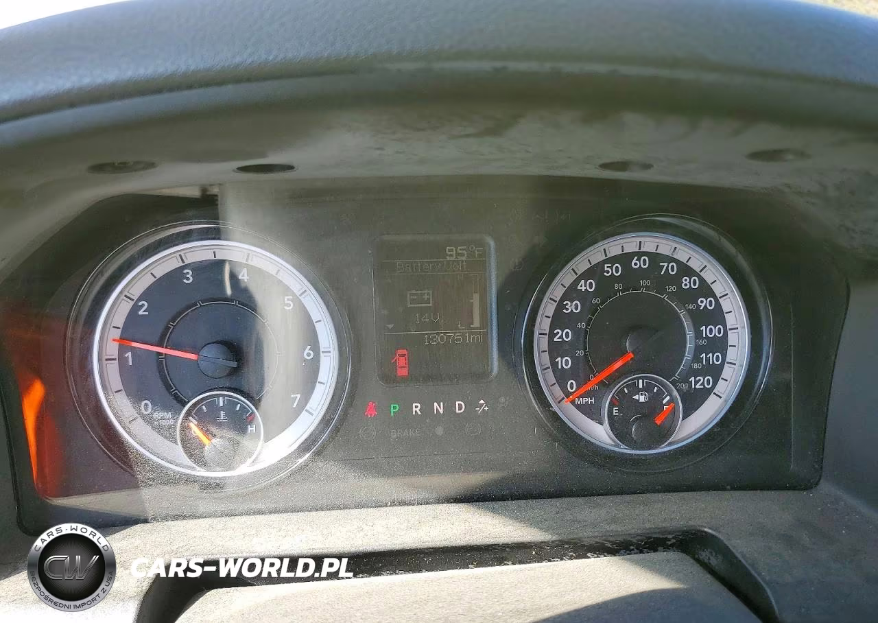 2019 Ram 1500 Classic Tradesman VIN:3C6JR7DT4KG668672 - 9